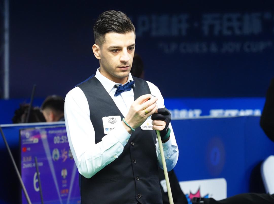 勒面临着不 勒面临着不